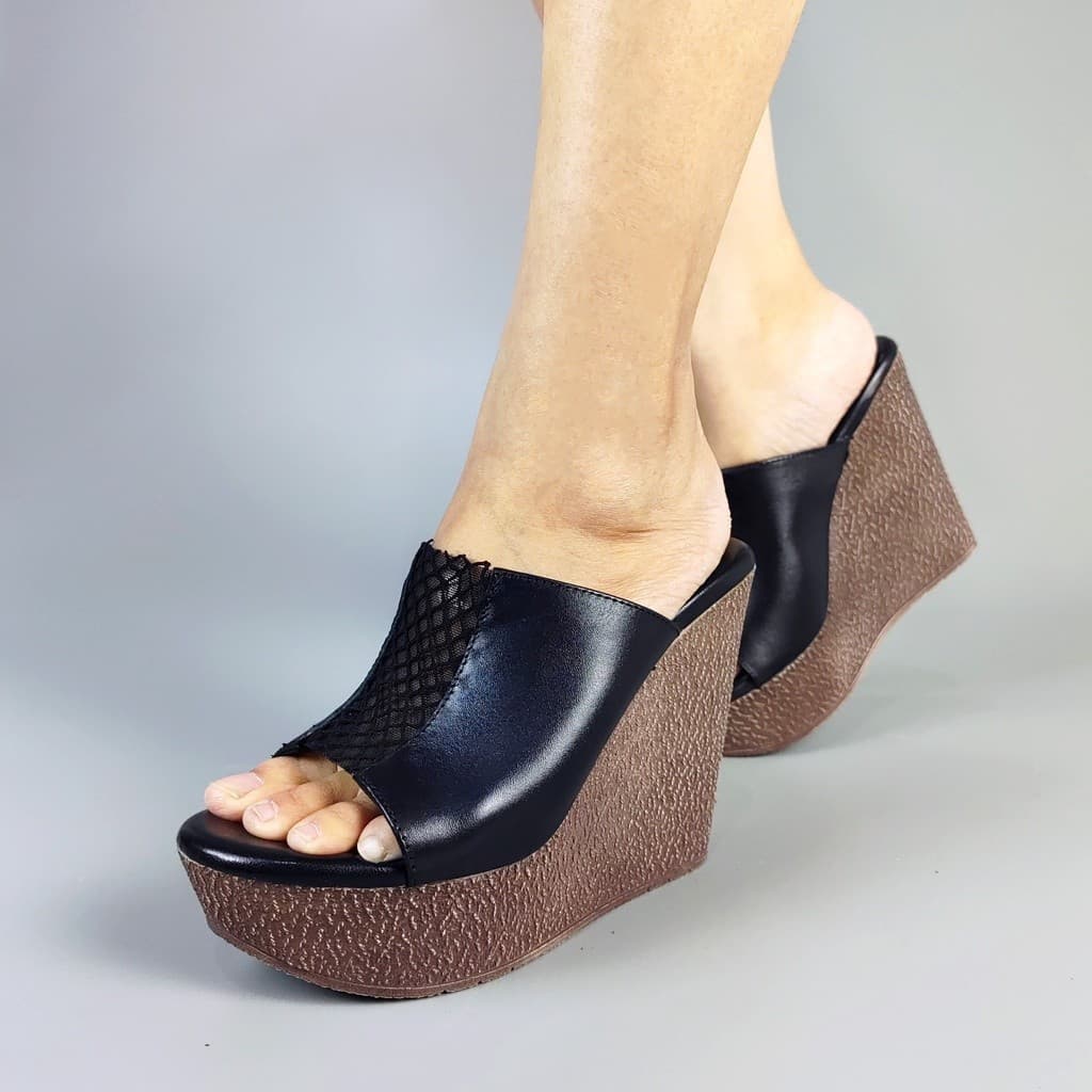 Gambar ke-1 produk Pollux Classic WPOMR 52 - Sandal Wedges Hak Tinggi Bahan Kulit