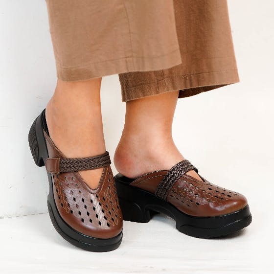 Gambar ke-8 produk Pollux Daily WPOCS 03 | Sandal Mules Slip-On Wedges Wanita Berbahan Kulit