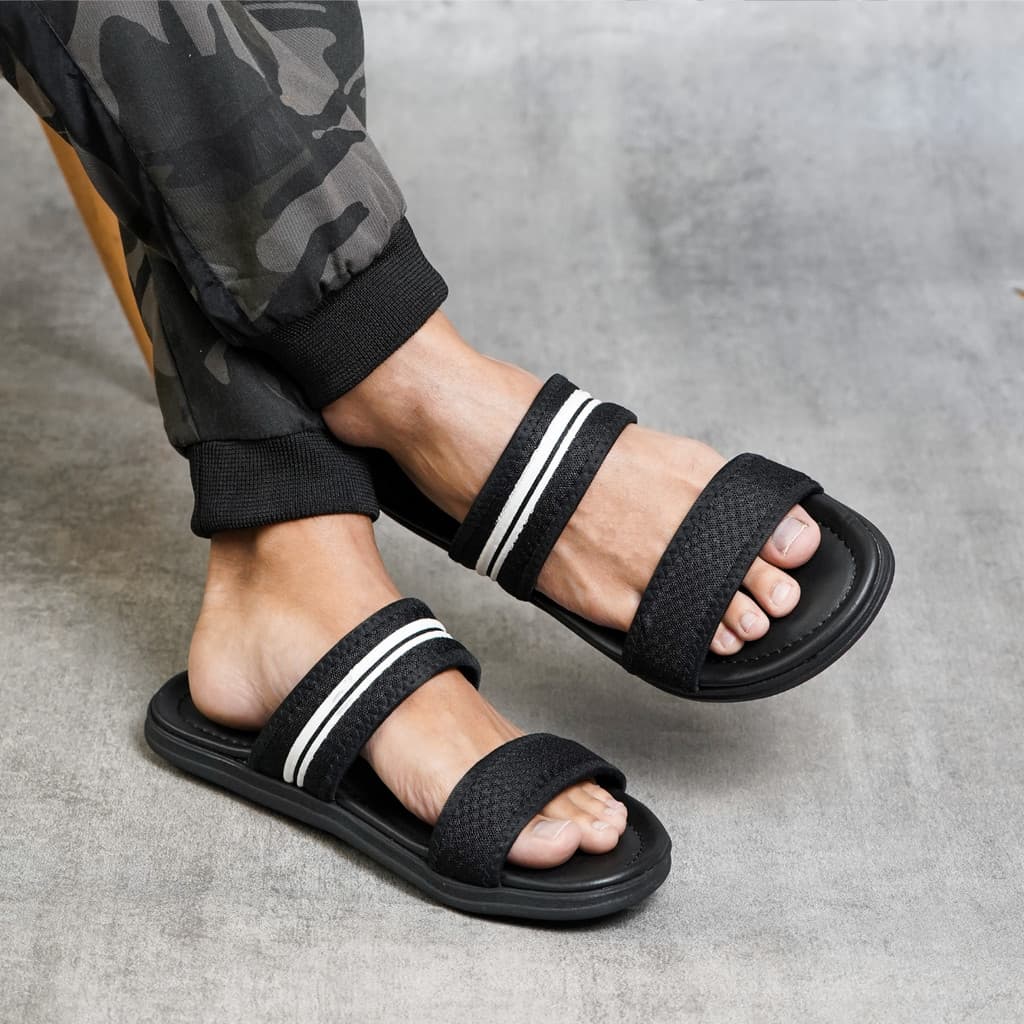 Gambar ke-1 produk Evergreen Dong 02 - Sandal Pria Casual Kekinian Model Slide Slop Distro Hitam Stylish